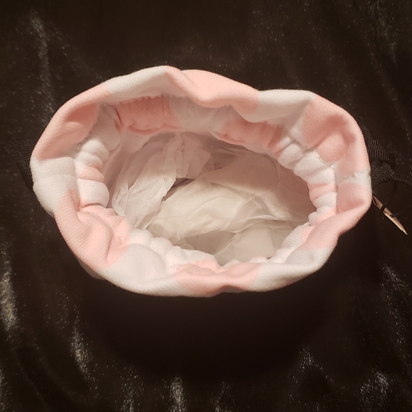 Pink Vs. pouch - Picture 6 of 7